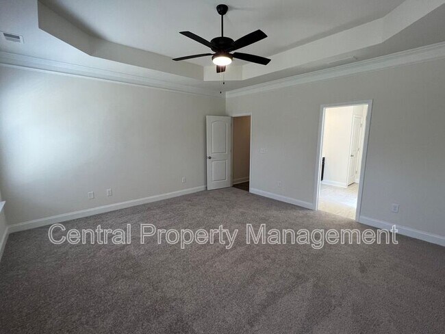 Building Photo - 102 Lariat Ct