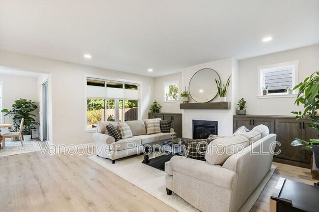 Building Photo - 746 SE 38th St