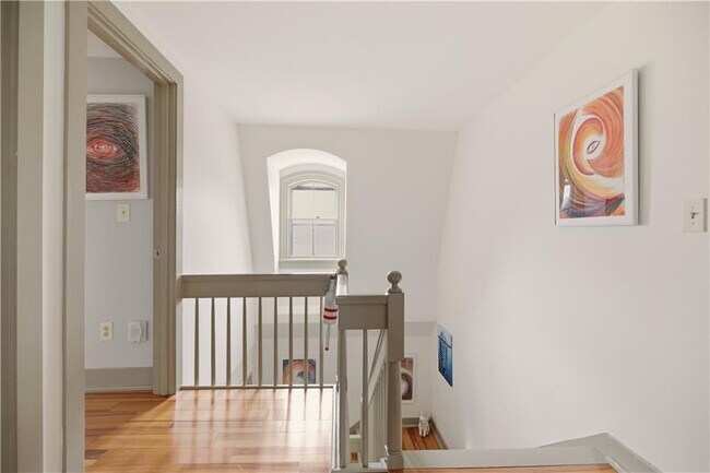 Building Photo - 364 Bellevue Ave