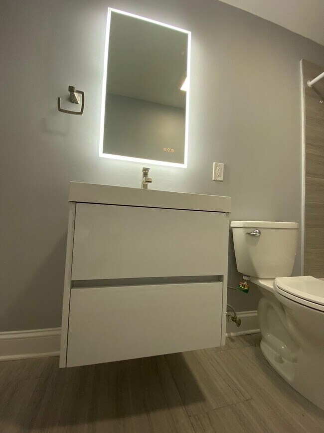 Building Photo - 378 Orchard St