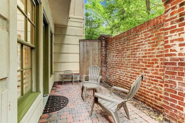 Building Photo - 1329 Hyde Park Blvd