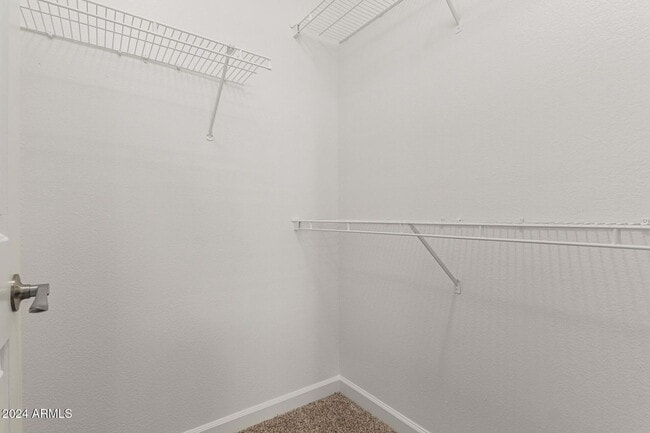 Building Photo - Immaculate Lakewood Community Condo