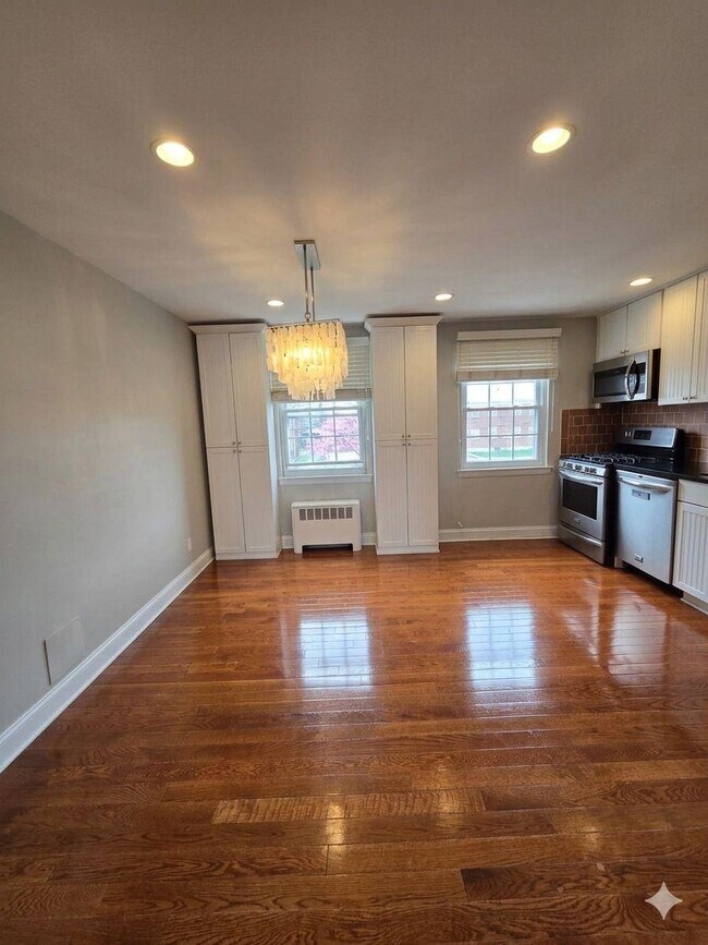 Building Photo - 112 Darwin Ave