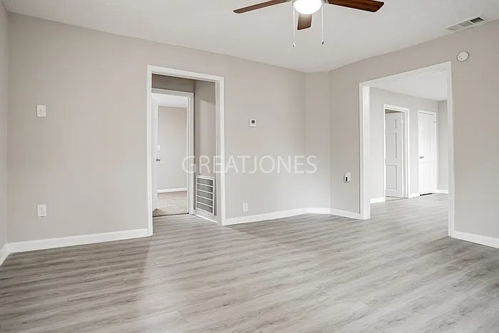 Building Photo - 525 W Buena Vista Ave