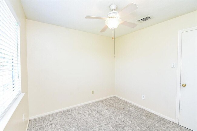 Building Photo - 2623 Forestbrook Dr