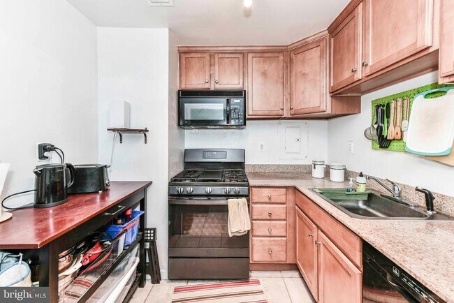 Building Photo - 10570 Main St