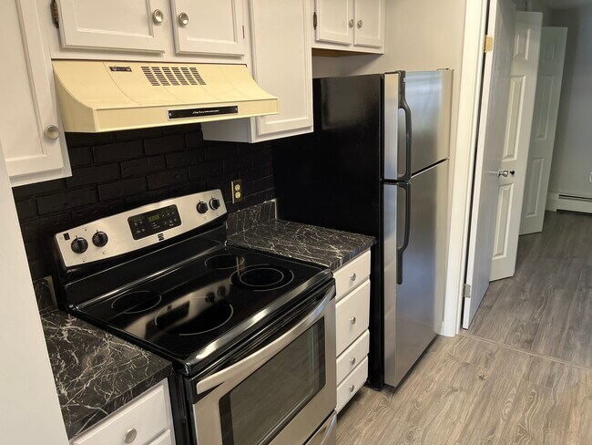 Building Photo - 808 Cocheco Ct