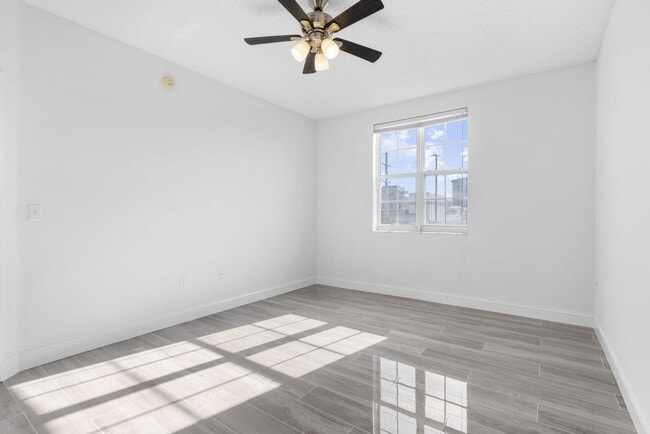 Building Photo - 616 Clearwater Park Rd