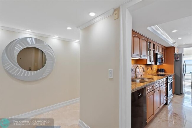 Building Photo - 3500 Galt Ocean Dr