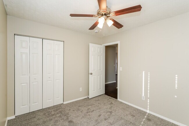 Building Photo - 2109 Carlton Ln