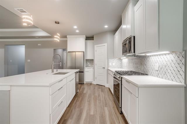 Building Photo - 1025 E Coral Way