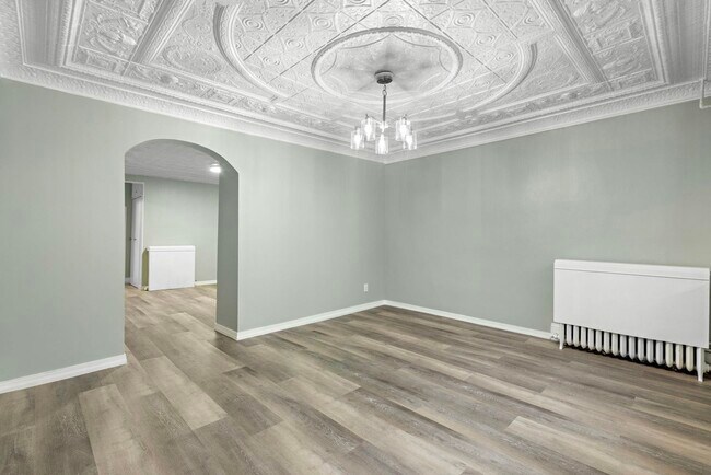 Primary Photo - 197 Hutton St