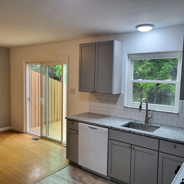 Building Photo - 549 Cumberland Rd