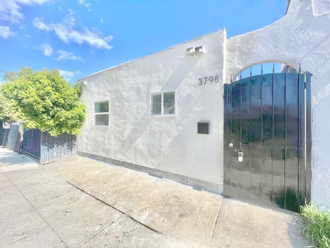 Building Photo - 1763 W 38th St