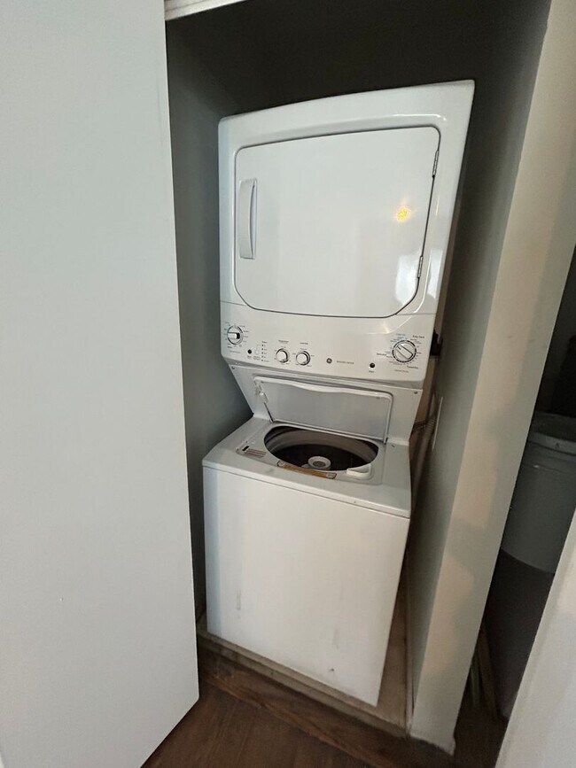 Building Photo - 246 White Bridge Rd