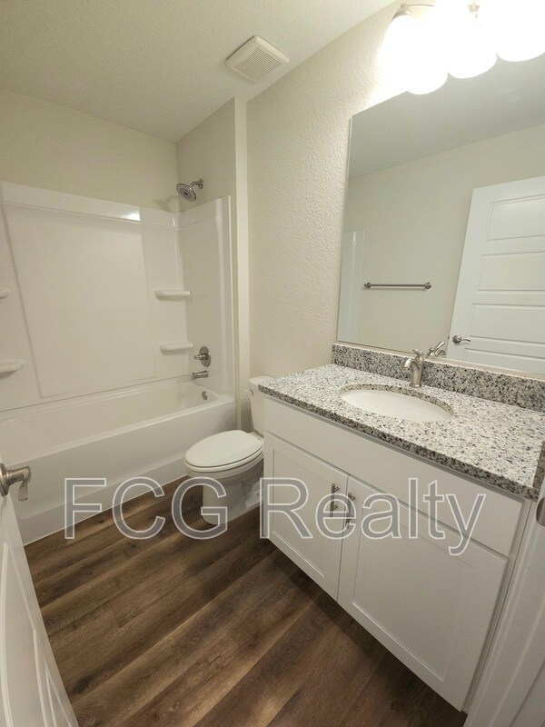Building Photo - 661 E Vercelli Ln