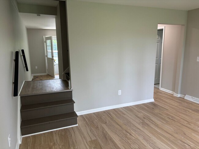 Building Photo - 3 Bedroom Townhome in Emmaus