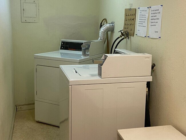 Building Photo - Well maintained 2 bed/1 bath unit in heart of Walnut Creek