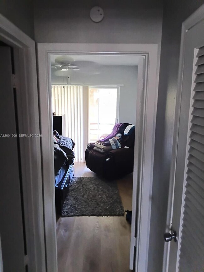 Building Photo - 71 Waltham C