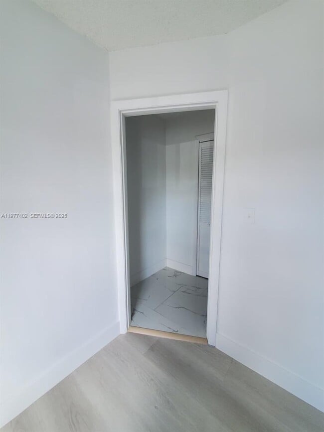 Building Photo - 920 SE 8th St