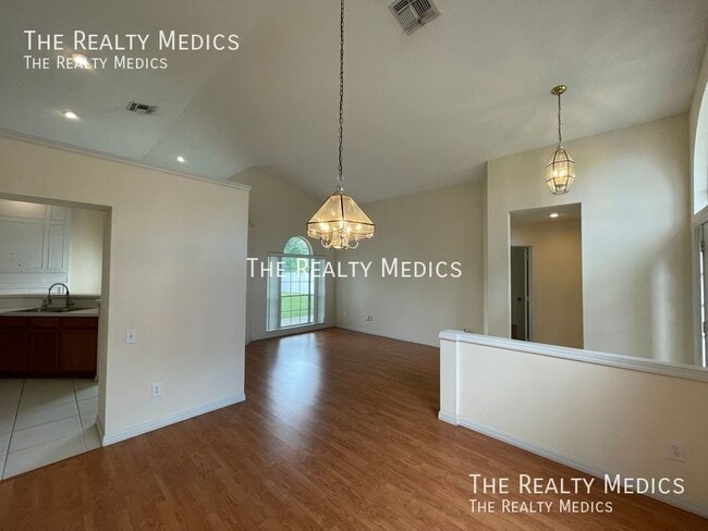 Building Photo - 737 Lagoon Dr