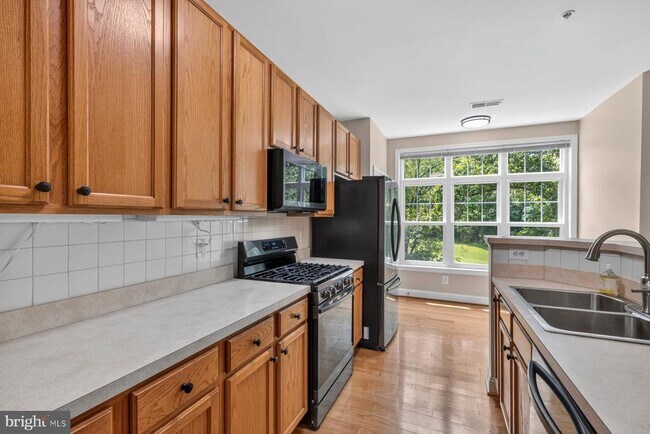 Building Photo - 2111 Ganton Green