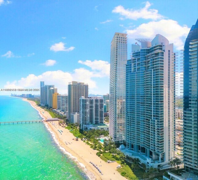 Building Photo - 17001 Collins Ave