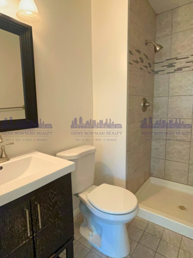 Building Photo - Beautiful 3 Bedroom / 2 Bathroom Home with...