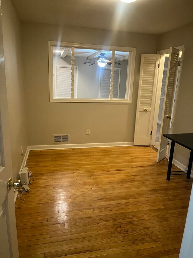 Building Photo - 12116 Columbia Ave