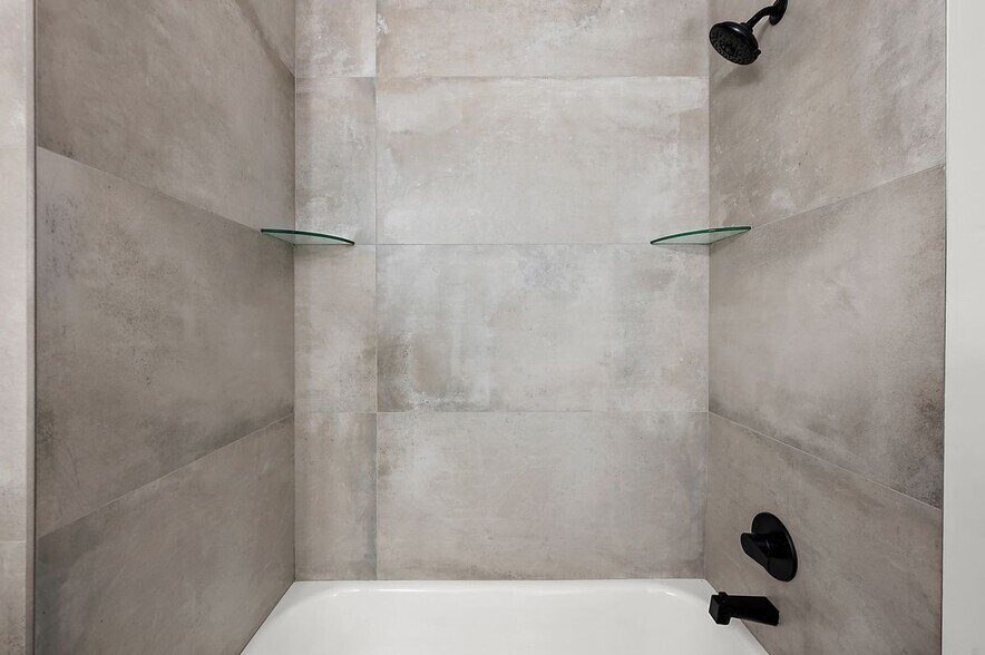 Building Photo - 5956 Willow Grove