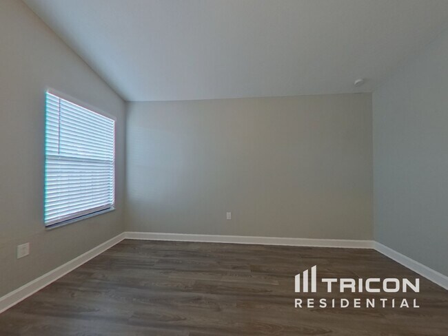 Building Photo - 664 Channing Dr