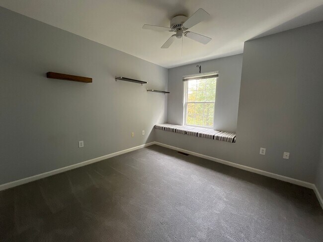 Building Photo - Spacious 3-bedroom, 2.5-bath home in South Whitehall Township