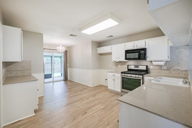 Building Photo - 2315 Cunningham Dr