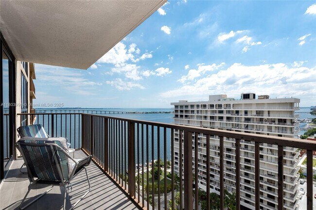Building Photo - 1450 Brickell Bay Dr