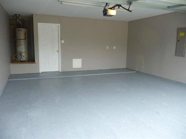 Building Photo - 9952 Nixon Dr