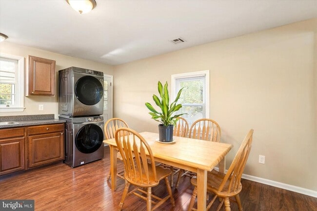 Building Photo - 45 Scattergood Ave