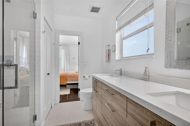 Building Photo - 3258 Riviera Dr