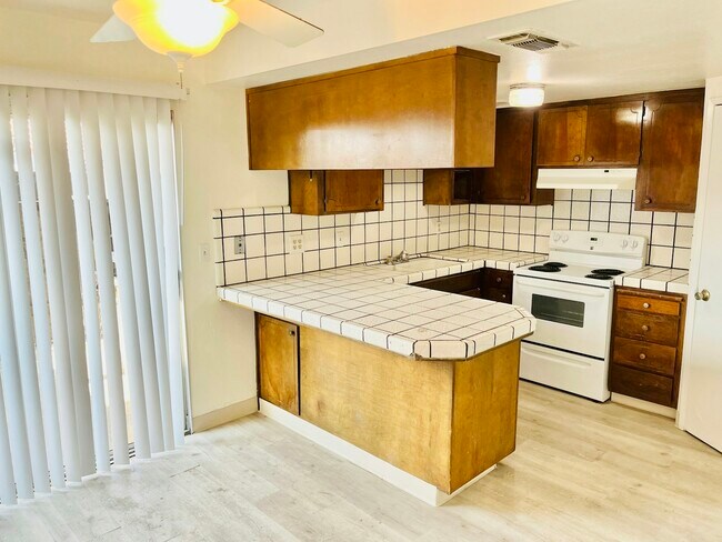 Primary Photo - 906 S Garfield St