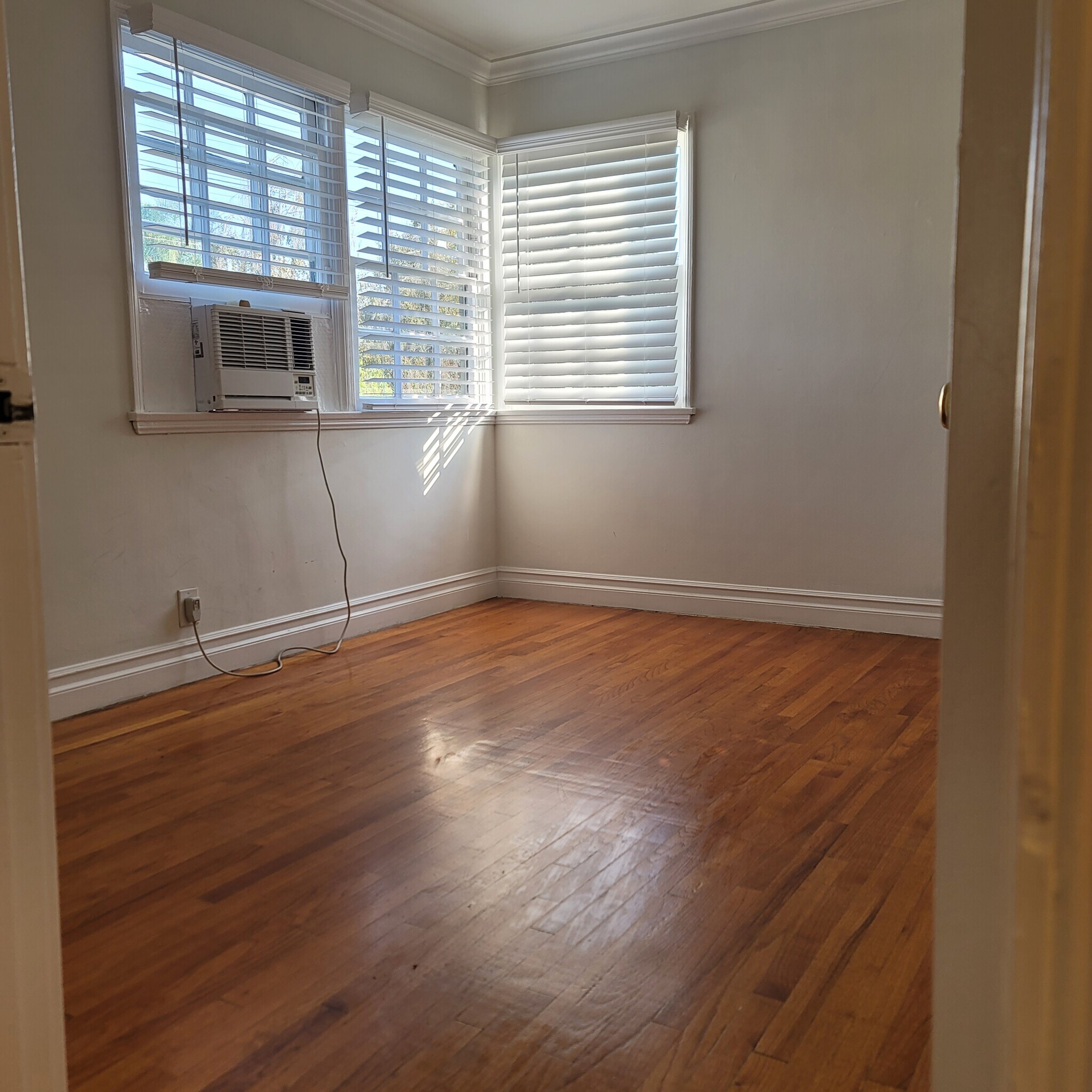 Building Photo - 5025 Cahuenga Blvd