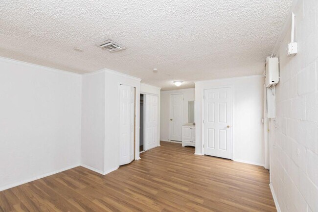 Building Photo - 6149 2nd Ave