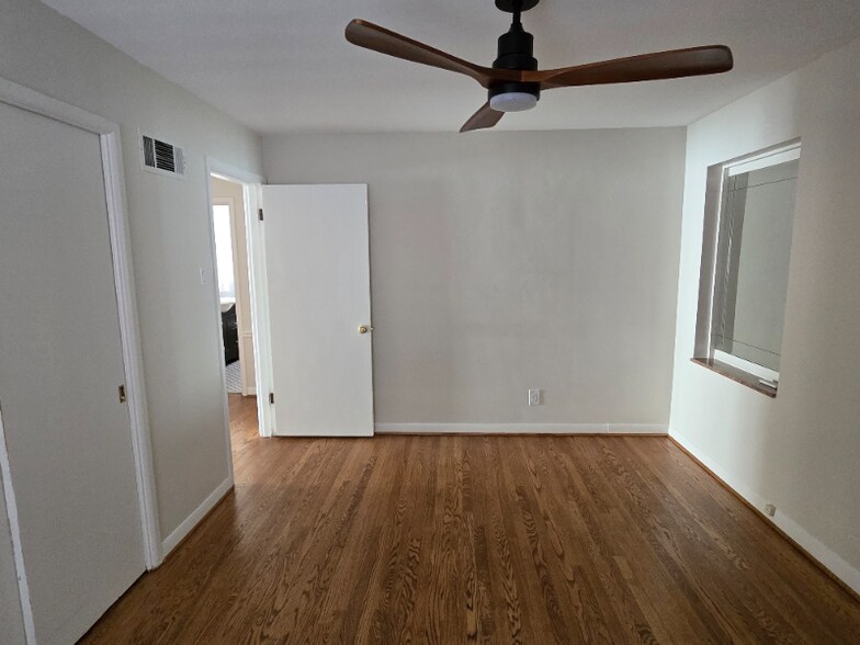 Building Photo - 7729 Brookline Terrace