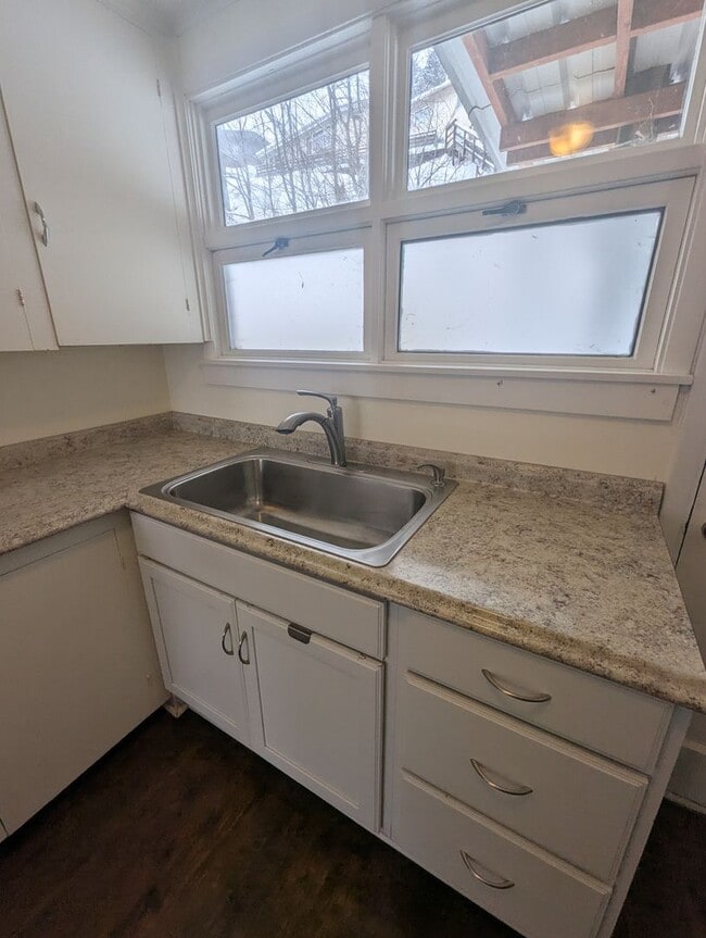 Building Photo - 312