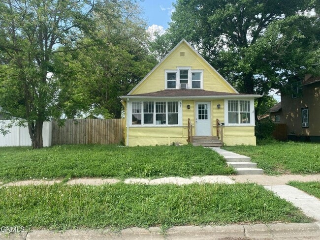 Primary Photo - 632 2nd St SW