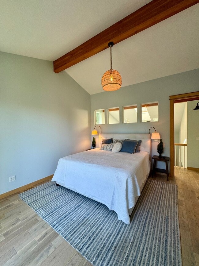 Building Photo - This gorgeous Bainbridge home is available with flexible lease terms starting July 10th