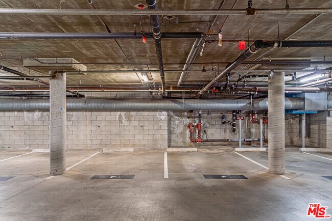 Building Photo - 2115 3rd St