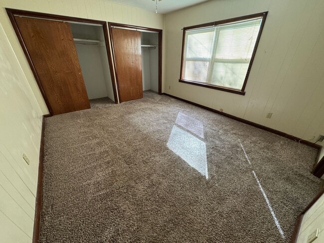 Building Photo - Spacious Home with Garage, Deck & Convenient Location