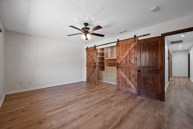 Building Photo - **724 E Cypress Ave Glendora** 4 bedroom 2 bath !!2 weeks free OAC!!