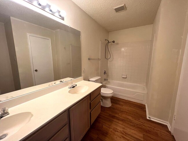 Building Photo - 3 br, 2.5 bath House - 8615 Cross Spring