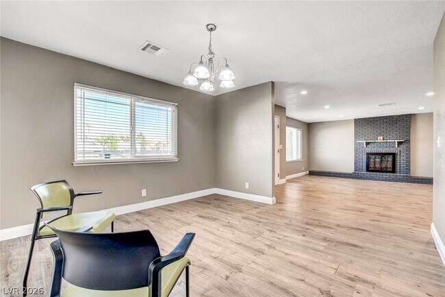 Building Photo - 4367 S Mojave Rd