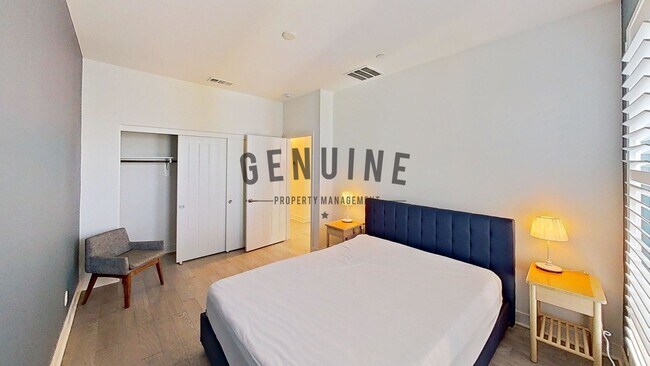 Building Photo - Beautifully Furnished 3Bd 3.5Ba Condo in Costa Mesa